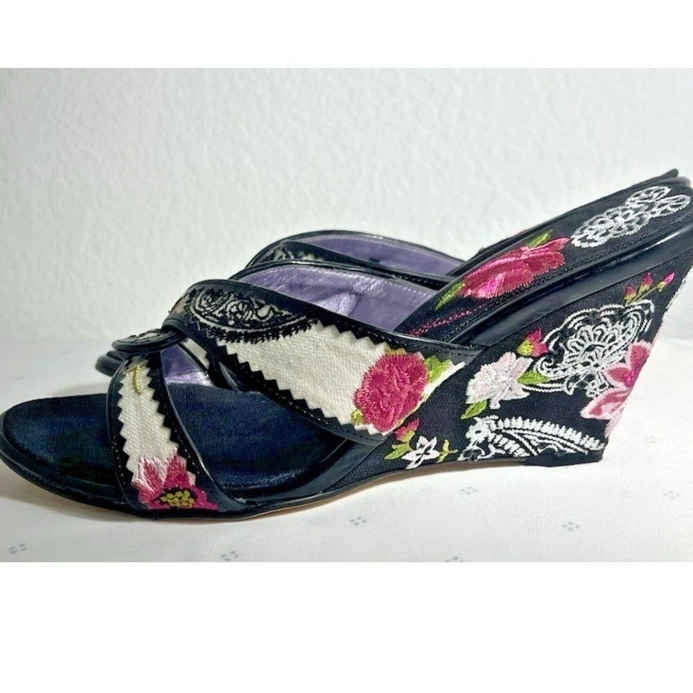 Vintage BEVERLY FELDMAN Floral Wedge Sandals Embroidered High Heels Slip RARE 8 - Picture 3 of 15